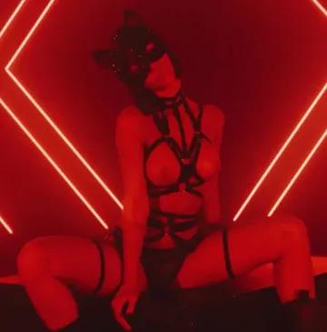 Rachel Cook Topless Kitty Mask Posing Video Leaked - Image 5