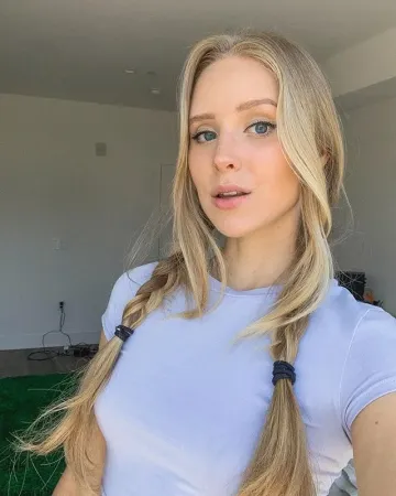 Caroline Zalog Sexy Pictures - Image 8