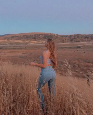 Caroline Zalog Sexy Pictures - Image 11