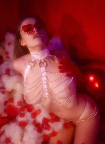 Megnutt02 Nude Pearl Lingerie Onlyfans Set Leaked - Image 3