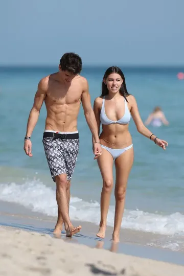 Madison Beer Bikini Camel Toe Public Beach Set Leaked - Image 5