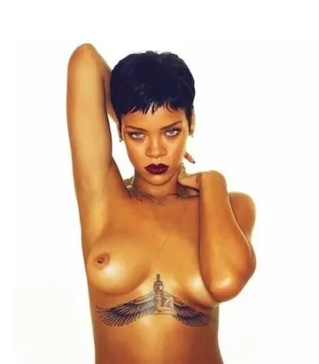 Rihanna Topless Nude Photoshoot Set Leaked