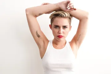 Miley Cyrus See-Through Panties BTS Set Leaked - Image 4