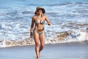 Hilary Duff Paparazzi Bikini Beach Set Leaked - Image 14