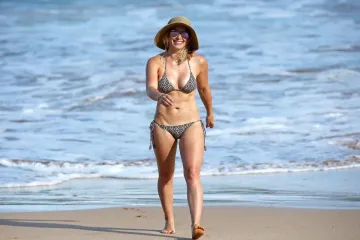 Hilary Duff Paparazzi Bikini Beach Set Leaked - Image 17