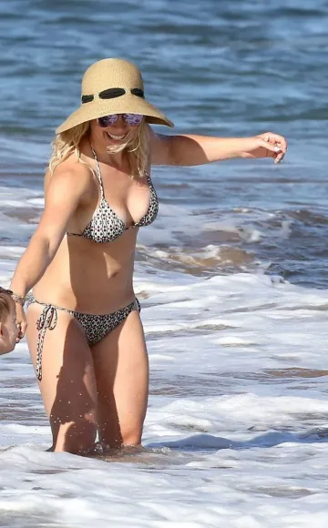 Hilary Duff Paparazzi Bikini Beach Set Leaked - Image 12