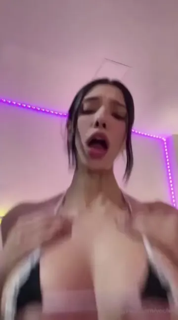 Voulezj Nipple Pinch Reveal OnlyFans Video Leaked - Image 2