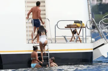 Selena Gomez Cara Delevingne Swimsuit Set Leaked - Image 7