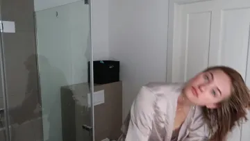 Sanne Vloet Nip Slip