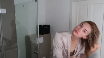 Sanne Vloet Nip Slip - Image 2