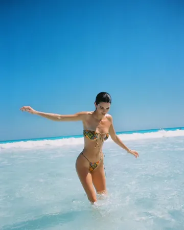 Kendall Jenner Beach Bikini Candid Set Leaked - Image 6
