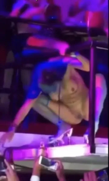 Cardi B Nude Stage Stripper Pussy Bottle Video Leaked - Image 5