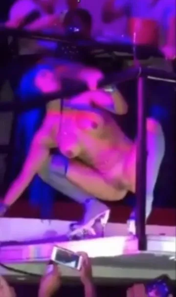 Cardi B Nude Stage Stripper Pussy Bottle Video Leaked - Image 2