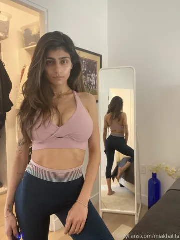 Mia Khalifa Leggings Try-On Haul Onlyfans Set Leaked - Image 3