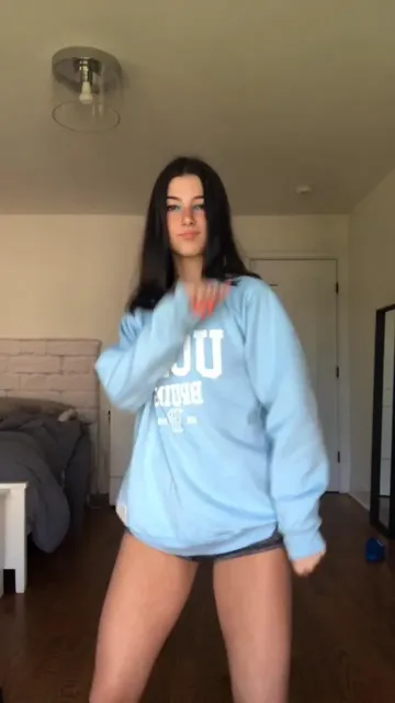 Charli D’Amelio Biking Shorts Camel Toe Video Leaked - Image 2