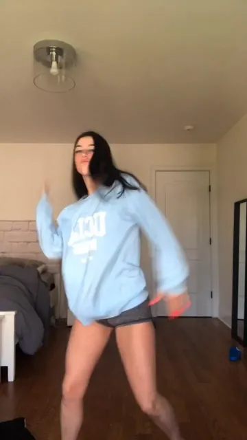 Charli D’Amelio Biking Shorts Camel Toe Video Leaked - Image 10