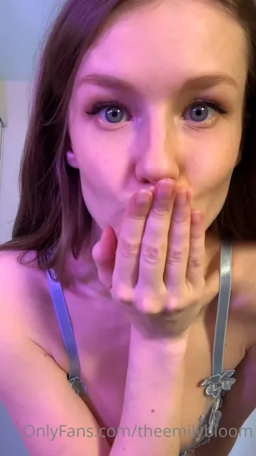 Emily Bloom Nude Lingerie Try-On Haul OnlyFans Video Leaked - Image 3