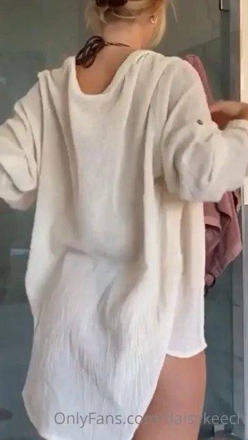 Daisy Keech Nude Bikini Stripping Onlyfans Video Leaked - Image 2