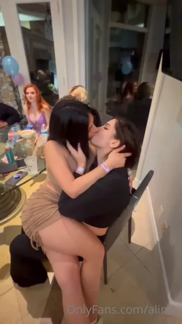 Alinity Fandy Lesbian French Kiss PPV Onlyfans Video Leaked - Image 5