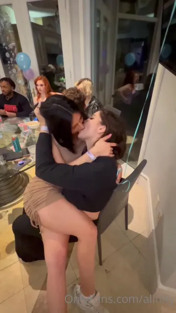 Alinity Fandy Lesbian French Kiss PPV Onlyfans Video Leaked - Image 6