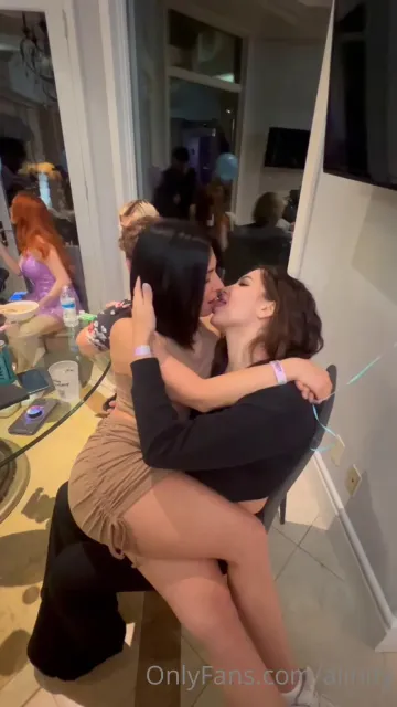 Alinity Fandy Lesbian French Kiss PPV Onlyfans Video Leaked - Image 4