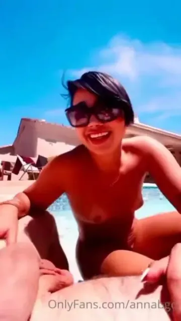 Annabgo Nude POV Poolside Blowjob OnlyFans Video Leaked - Image 2