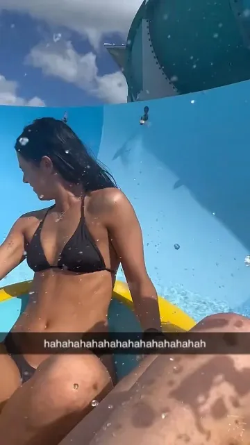Charli D’Amelio Bikini Waterpark Video Leaked - Image 10