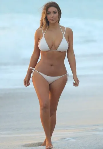 Kim Kardashian Candid Bikini Beach Set Leaked - Image 3