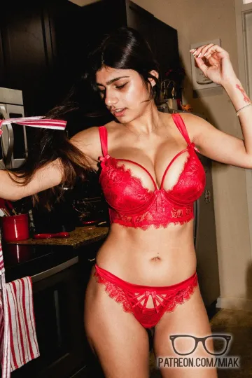 Mia Khalifa Lingerie Cooking Patreon Set Leaked - Image 6