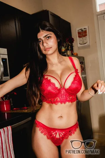 Mia Khalifa Lingerie Cooking Patreon Set Leaked - Image 9