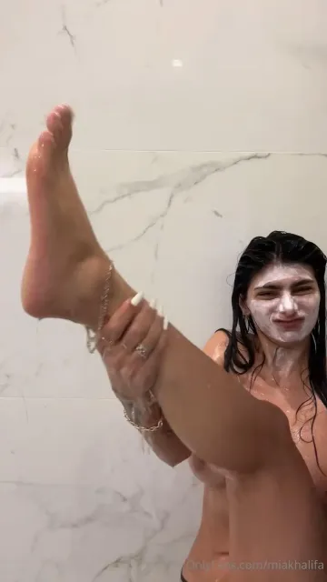 Mia Khalifa Nude Shower Shaving OnlyFans Video Leaked - Image 12
