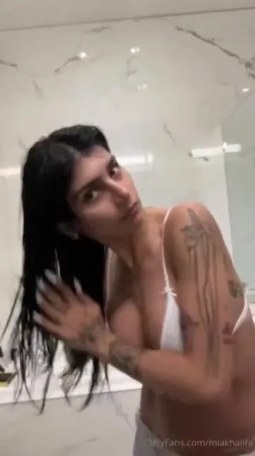 Mia Khalifa Nude Nipple Slip OnlyFans Livestream Leaked - Image 14