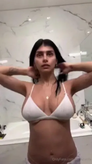 Mia Khalifa Nude Nipple Slip OnlyFans Livestream Leaked - Image 5