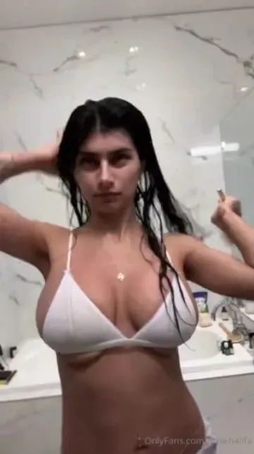 Mia Khalifa Nude Nipple Slip OnlyFans Livestream Leaked - Image 6