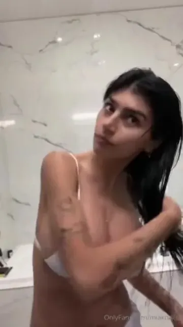 Mia Khalifa Nude Nipple Slip OnlyFans Livestream Leaked - Image 10