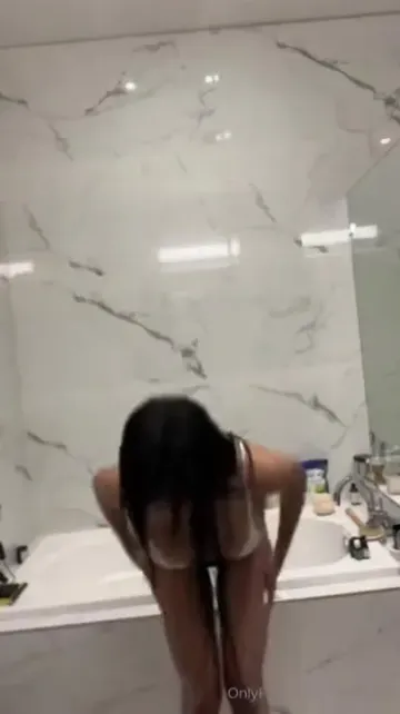 Mia Khalifa Nude Nipple Slip OnlyFans Livestream Leaked - Image 12