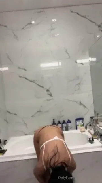 Mia Khalifa Nude Nipple Slip OnlyFans Livestream Leaked - Image 2