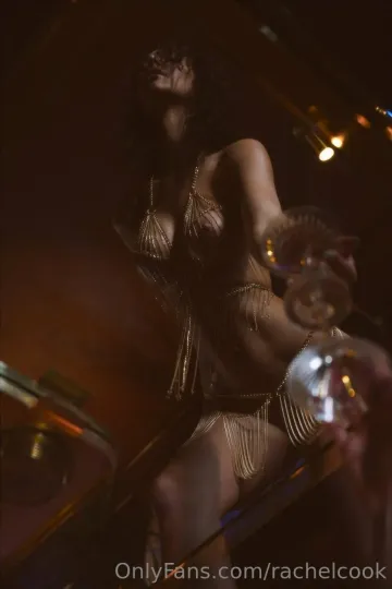 Rachel Cook Nude Chain Lingerie Posing Set Leaked - Image 3