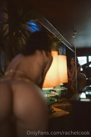 Rachel Cook Nude Chain Lingerie Posing Set Leaked - Image 9