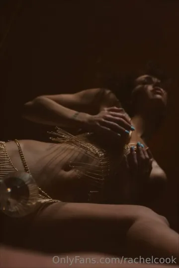 Rachel Cook Nude Chain Lingerie Posing Set Leaked - Image 6