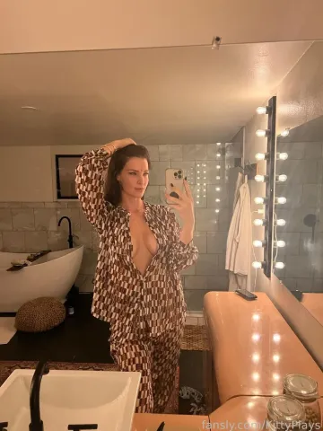 KittyPlays Sexy Cleavage Mirror Selfies Fansly Set Leaked - Image 6