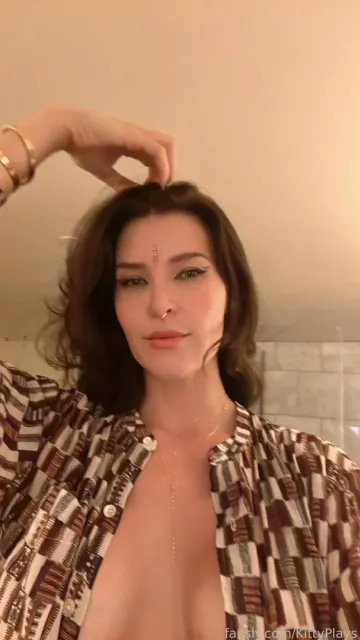 KittyPlays Sexy Cleavage Mirror Selfies Fansly Set Leaked - Image 9