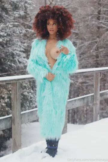Stormi Maya Nude Outdoor Fur Coat Posing OnlyFans Set Leaked - Image 9