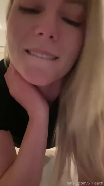 STPeach Ass Spreading Valentines Day Fansly Set Leaked - Image 9