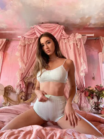Natalie Roush Cameltoe Onlyfans Set Leaked - Image 3