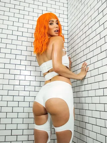 Sara Jean Underwood Nude Leeloo Cosplay Set Leaked - Image 5