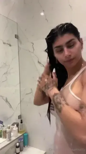 Mia Khalifa Nude Wet Tank Top OnlyFans Video Leaked - Image 18