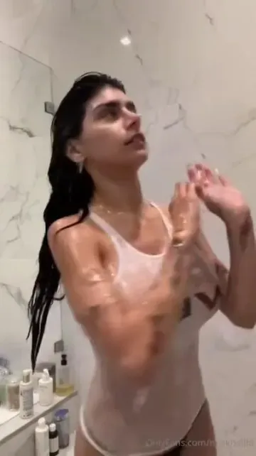 Mia Khalifa Nude Wet Tank Top OnlyFans Video Leaked - Image 9