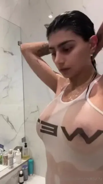 Mia Khalifa Nude Wet Tank Top OnlyFans Video Leaked - Image 11