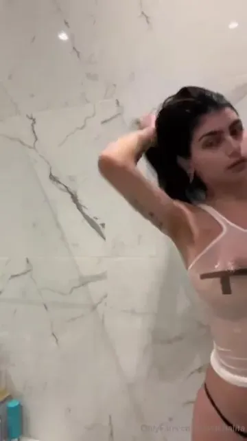Mia Khalifa Nude Wet Tank Top OnlyFans Video Leaked - Image 14